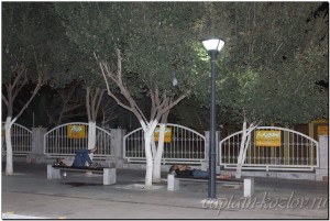 Спящие под открытым небом жители Тегерана