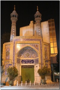 Мечеть на одной из улиц Тегерана