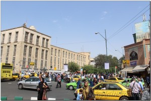 На оживленной улице Тегерана. Иран.