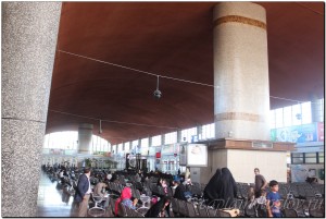В здании железнодорожного вокзала города Мешхада