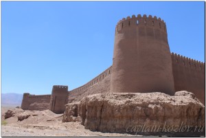 Крепостные стены и башни снаружи
