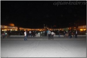 Площадь накш-э-джехан в Исфахане ночью