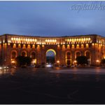 Площадь Республики в Ереване вечером