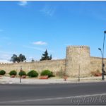Башня и стены крепости в городе Телави. Кахетия. Грузия.