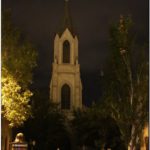 Католический костел в Баку ночью.