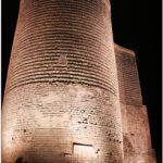 Девичья башня в Баку ночью