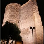Девичья башня в Баку ночью