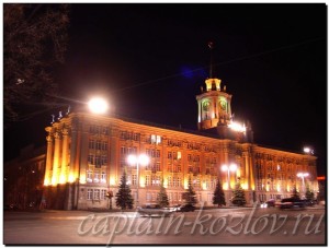 Площадь 1905 года в Екатеринбурге вечером