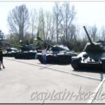 Старые советские танки в Парке Победы города Саратова