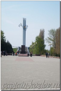 Монумент "Журавли" в Парке Победы города Саратова