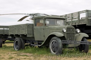 Старинный военный грузовик в техническом музее города Тольятти