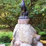 Памятник собаке, спасшей жизнь Радзивиллам