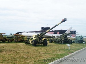 Авиация, артиллерия и флот по соседству. Пушки, самолеты и подводная лодка. Тольятти.