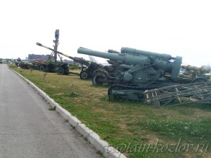 Артиллерия, пушки, орудия в Техническом музее АвтоВАЗа. Тольятти.