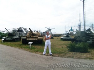 На фоне танков и авиации в Техническом музее Тольятти