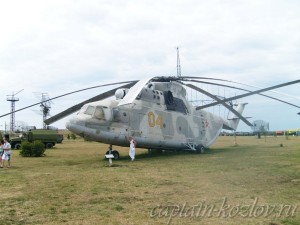 Военный вертолет в техническом музее Тольятти