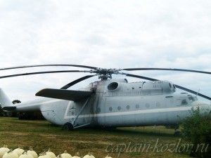 Вертолет в техническом музее города Тольятти