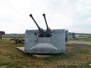 Корабельное орудие в Техническом музее города Тольятти