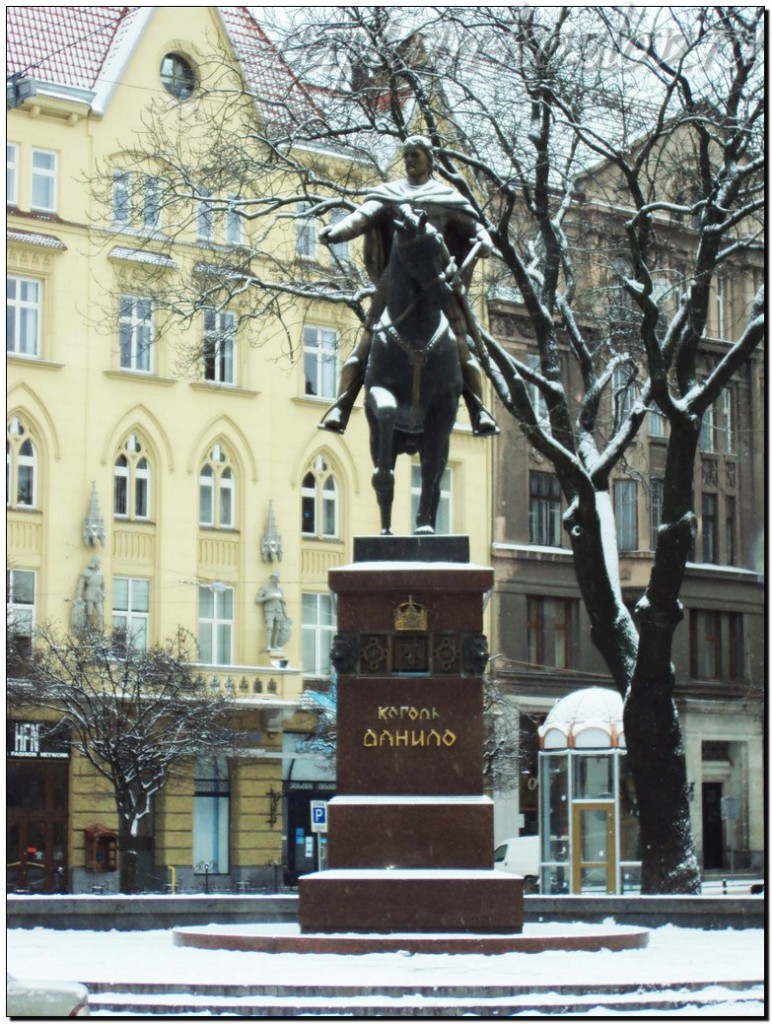 Памятник королю Данило Галицкому