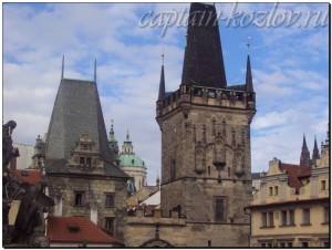 Башня у входа на Карлов мост в Праге