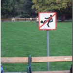 Двоякий знак в парке Вены