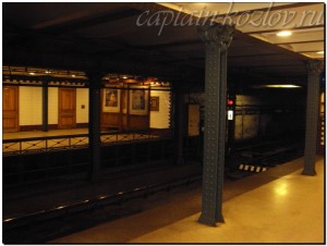 Вестибюль старинной станции метро в Будапеште