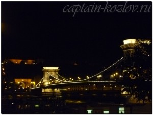 Вид на Цепной мост ночью. Будапешт