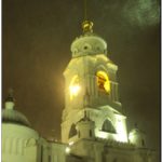 Вид на колокольню Успенского собора города Владимира вечером
