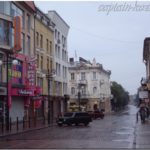 Старинные улочки города Ивано-Франковска и мостовая. Украина 2012й год