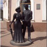 Дама и господин Анненковы на прогулке по Покровке. Нижний Новгород. 2013й год