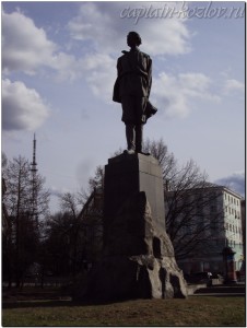 Памятник Горькому в городе Горьком. Горько! Нижний Новгород, 2013й год