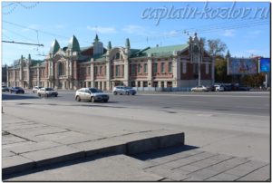 Торговые  ряды и краеведческий музей. Город Новосибирск, 2013 год