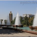 Фонтаны и памятник Сомони. Душанбе. Таджикистан. Средняя Азия