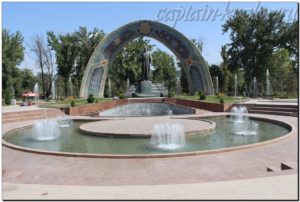 Памятник Рудаки. Душанбе. Таджикистан. Средняя Азия