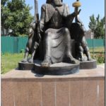 Памятник в парке Национального флага. Душанбе. Таджикистан. Средняя Азия