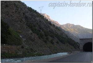 По дороге из Душанбе в Ходжент. Таджикистан. Средняя Азия