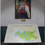 В мавзолее Гур-Эмир. Карта Империи Тамерлана. Самарканд. Узбекистан. Средняя Азия
