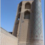 Один из минаретов мечети Биби-Ханум. Самарканд. Узбекистан. Средняя Азия