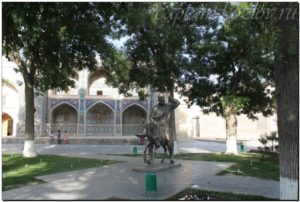 Памятник ходже Насреддину в Бухаре